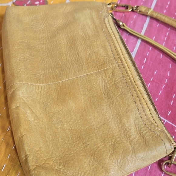 HOBO Darcy Convertible Wristlet - Picture 11 of 16